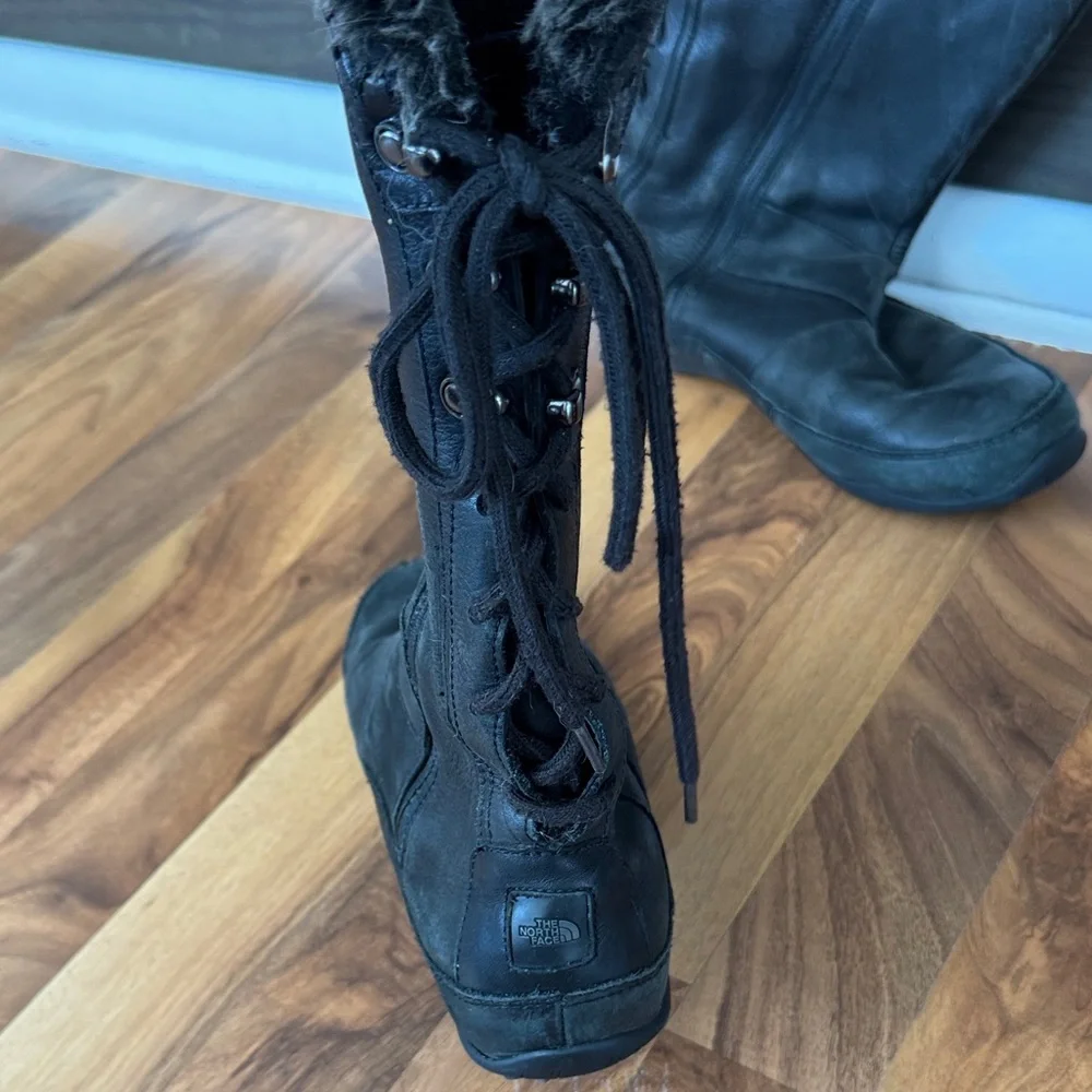 The North Face Janey ll snow Boots size US 9